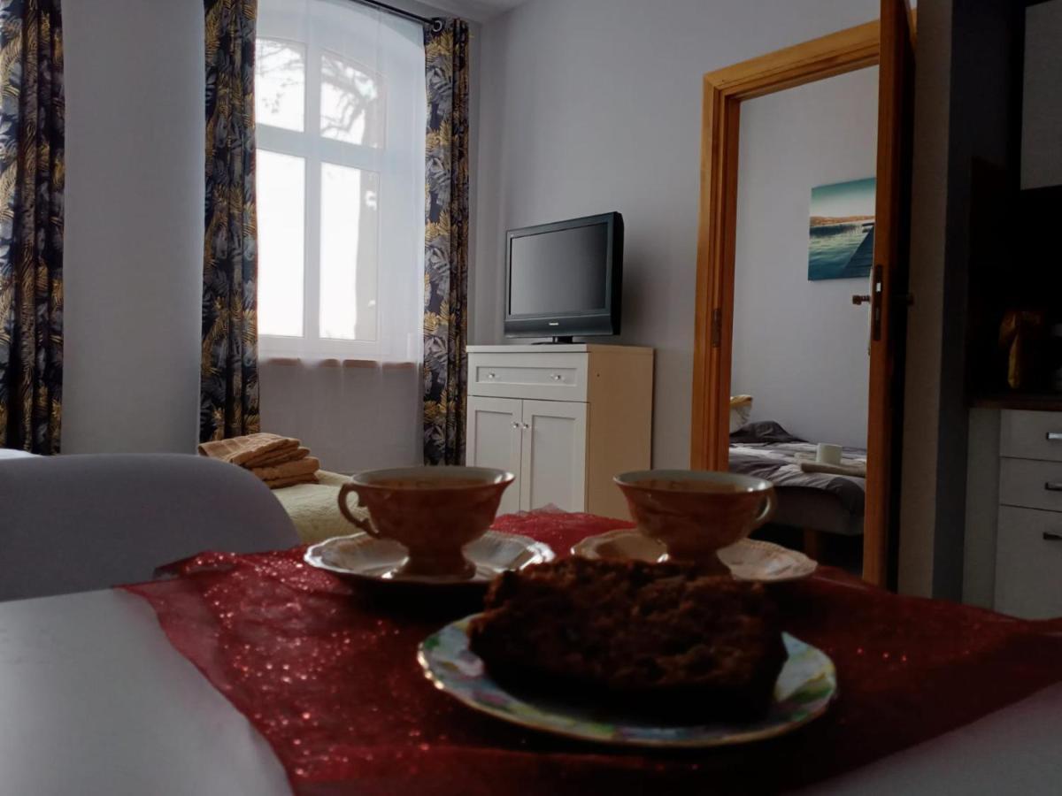 Sunny Bear Bed & Breakfast イェレニャ・グーラ エクステリア 写真