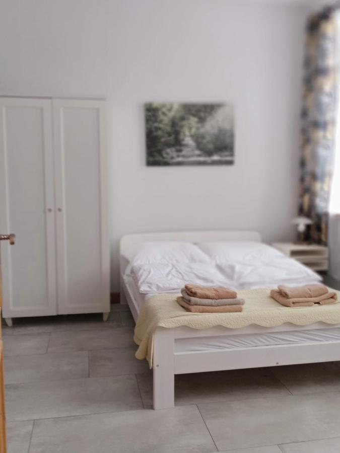 Sunny Bear Bed & Breakfast イェレニャ・グーラ エクステリア 写真