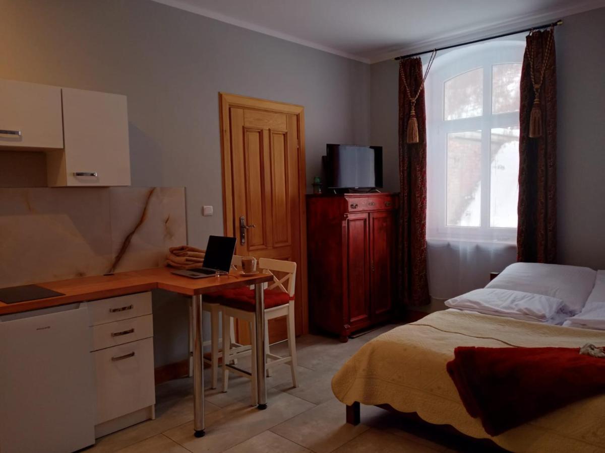 Sunny Bear Bed & Breakfast イェレニャ・グーラ エクステリア 写真