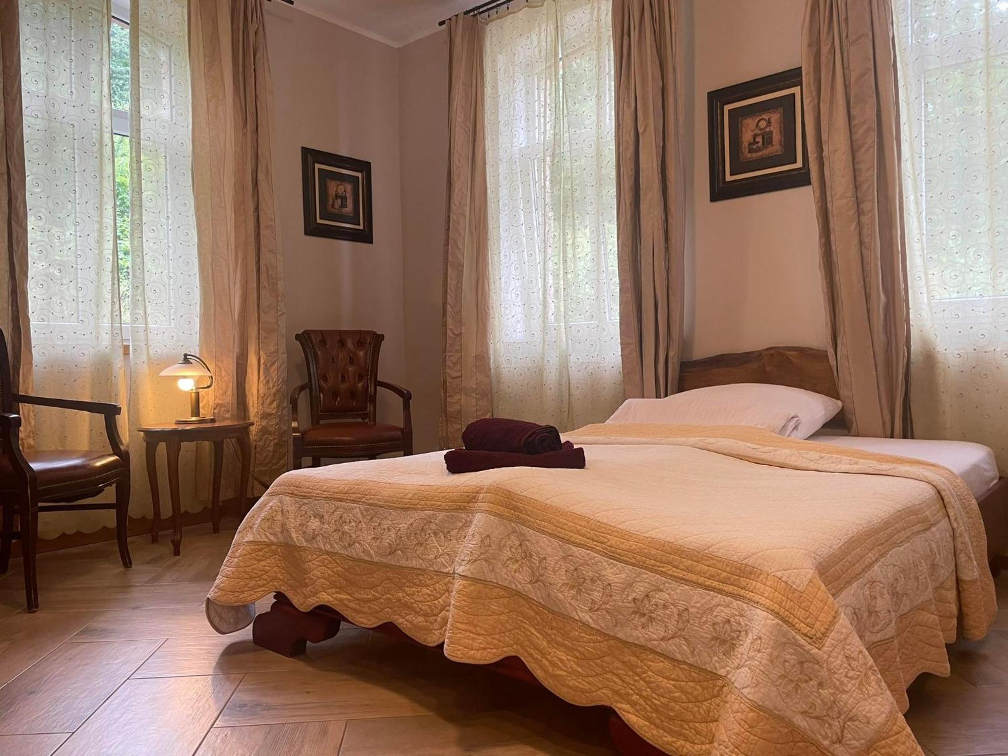 Sunny Bear Bed & Breakfast イェレニャ・グーラ エクステリア 写真